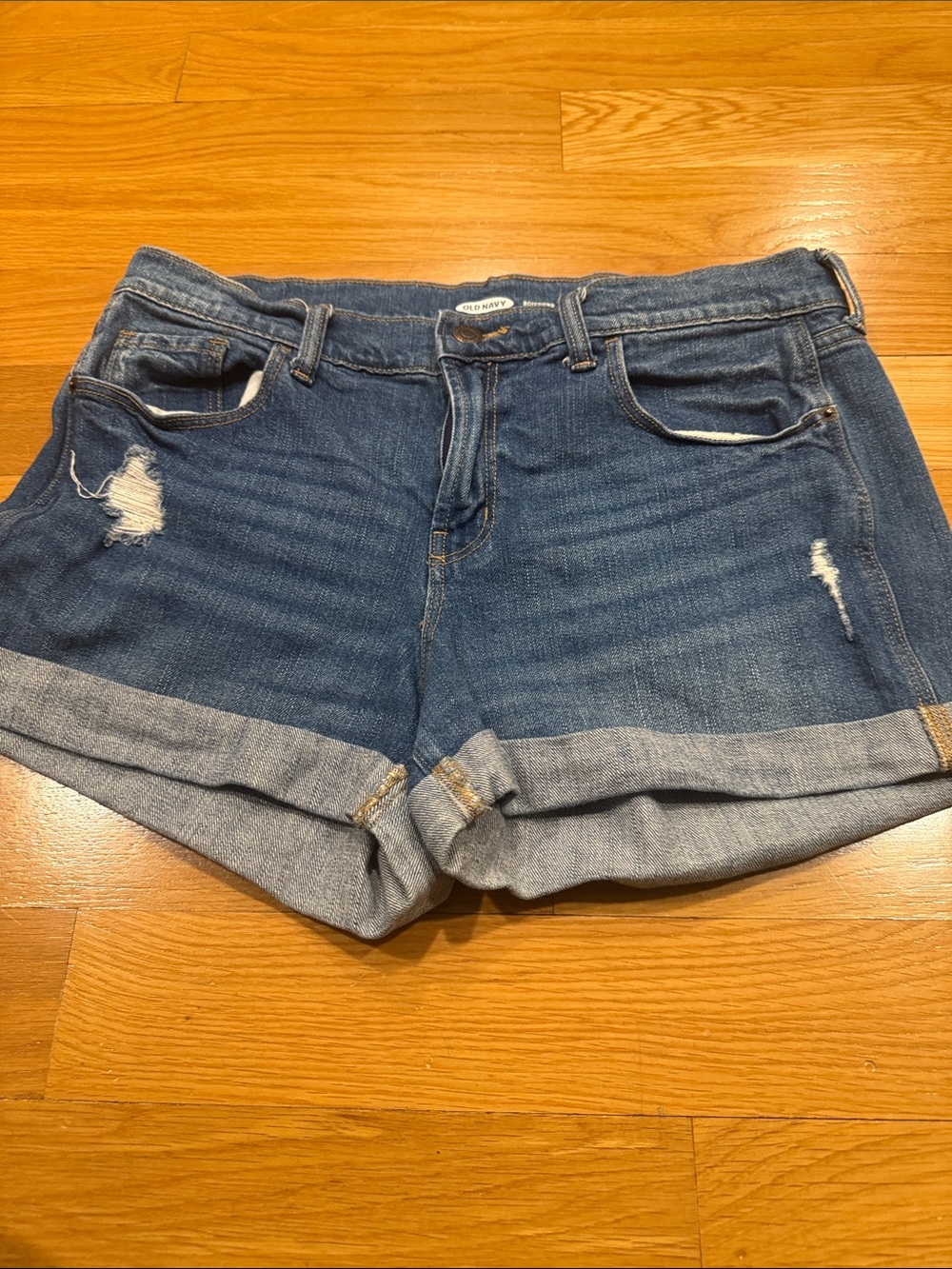 Old navy Boyfriend Jean shorts size 10.